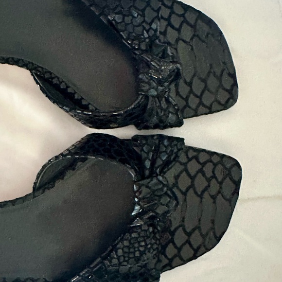 Stuart Weitzman Black Slide Sandals - size 10 - Picture 3 of 7